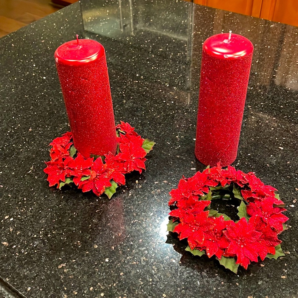 ❤️🎄🕯️ Two beautiful sparkling red candle with red Poinsettias candle holders